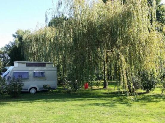 Standplads caravana o Autocaravana + 1 tienda