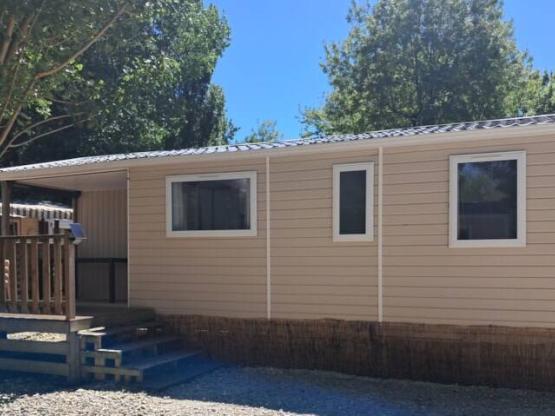 Stacaravan Premium - 3 slaapkamers + slaapbank