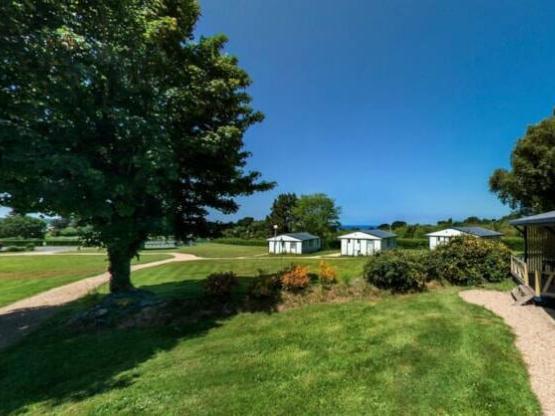 Forfait emplacement 1 ou 2 personnes + véhicule + électricté