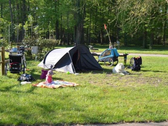 Forfait B : emplacement + électricité 10 Ampères + véhicule