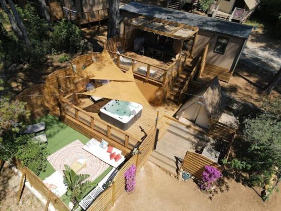 Cottage Côté Jardin Jacuzzi (6/8P) PRESTIGE 3CH. 2SDB + TIPI 2 couchages