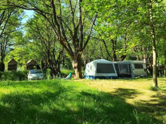 Parcela con electricidad (10A)