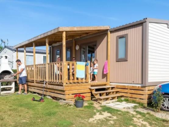 NEW // Mobil-home Premium 32m² (3 chambres) + Terrasse couverte + TV + Clim + BBQ
