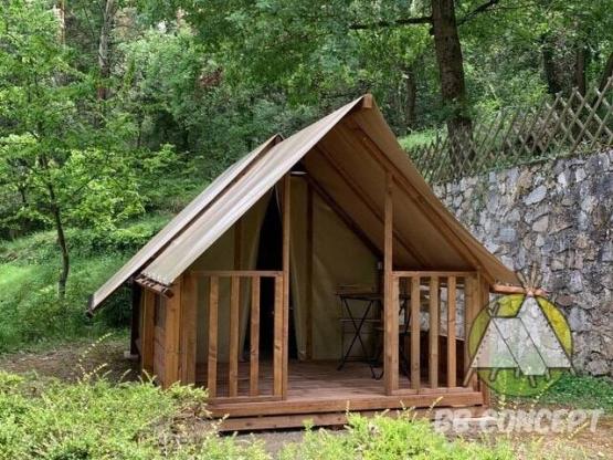 Tente étape avec coffre à vélo