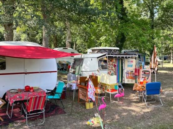 Forfait spécial randonneur : L'emplacement nu, 1 personne à pied ou à vélo,1 tente.