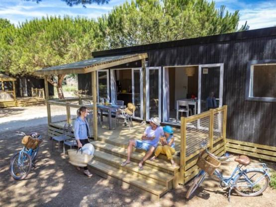 Stacaravan Premium 30m² (2 slaapkamers) + terras + TV + beddengoed en handdoeken + CLIM