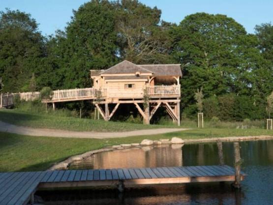 Tree house SPA Dremmwel