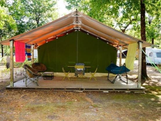 Tente - 20m² - 2 chambres - sans sanitaires