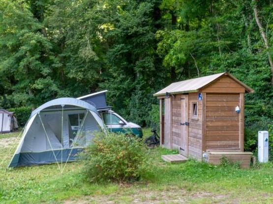 NOUVEAUTE : Forfait Premium : emplacement 16A équipé d'une Freecamp (cabane avec sanitaires)
