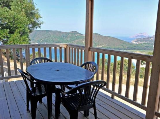 COTTAGE WITH SEAVIEW (M)