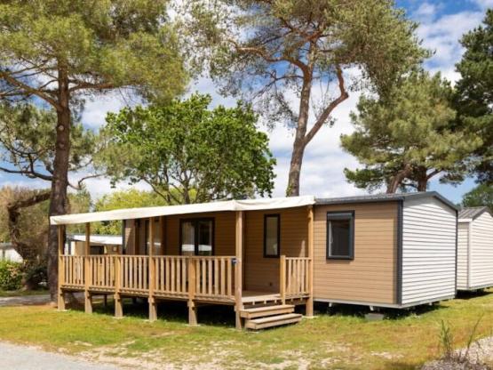 Mobil-home Premium 40m² (3 chambres) - 2 salles de bain + Terrasse + TV + Lave-vaisselle