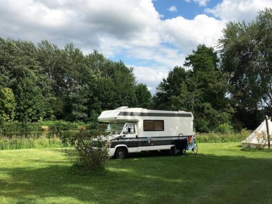 Emplacement sans électricité + Eau à proximité