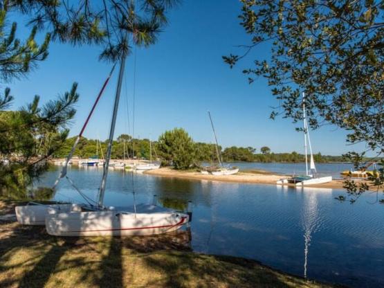 Pitch with electricity - Marina Side / M