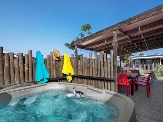 Mobilhome Duo Premium 33m² Jacuzzi (2 slaapkamers) Overdekt terras