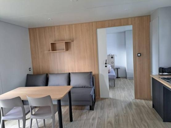 Stacaravan "CONFORT" 2 slaapkamers Terras 4 personen