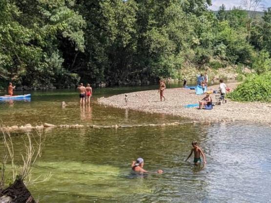 SPACE RIVER SHORE 2 personen/ LOCATIE Comfort + TENT of CARAVAN + ELECTRICITEIT 10A+ voertuig