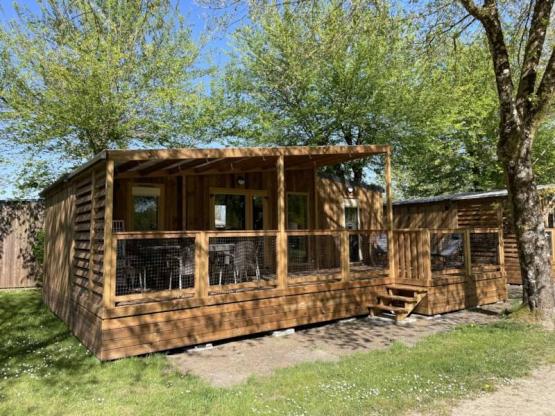 56 m² Premium stacaravan (3 slaapkamers) met halfoverdekt terras + Airconditioning + TV + LV + Planc