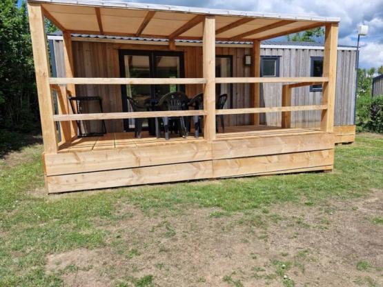 Mobil-home Limousin Premium 32m² (3 ch -6pers) + terrasse couverte + TV + lave-vaisselle +chiliennes