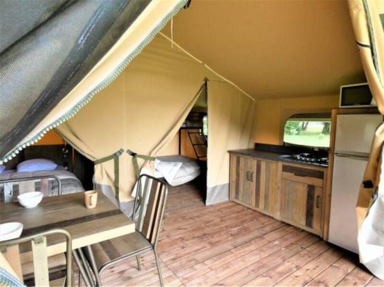 TENTE LODGE - 25M² - 5 personnes - 2 chambres - Terrasse couverte 1 VEHICULE INCLUS sans sanitaire