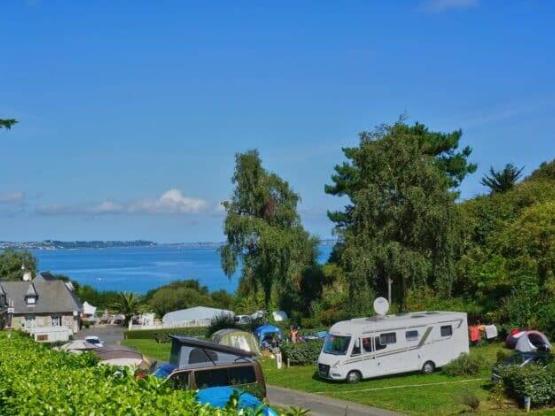 Dalende Standplaats XL + 1 voertuig