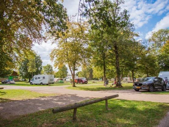 Emplacement nu avec électrcité