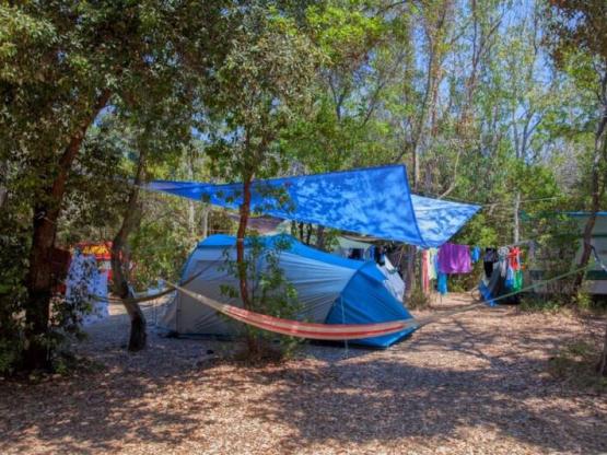 Emplacement  XXL (pour très grande tente ou caravane ou camping-car)