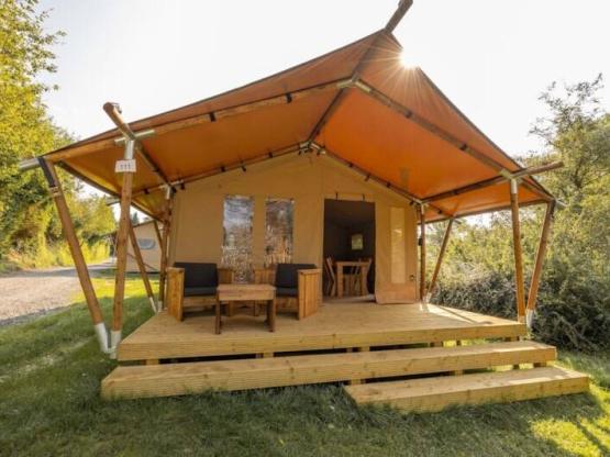 Comet 27 Glamping Lodge
