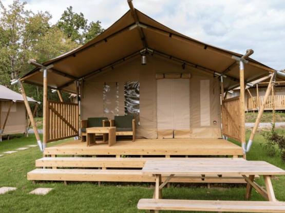 Comet 27 Glamping Lodge