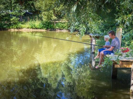 Privilege Pitch Pond with private pontoon + 16A electricity + water