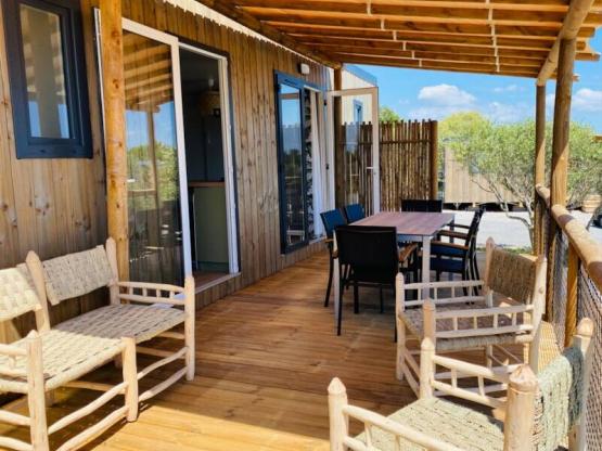 XXL premium 6 people 2 bathrooms, 3 bedrooms + covered terrace + tv + dishwasher + air conditioni