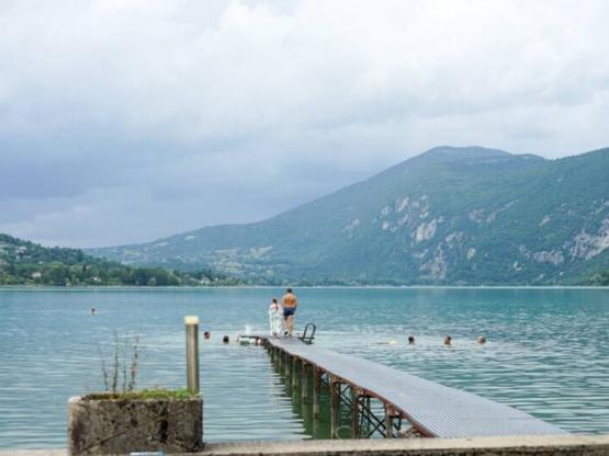 Forfait camping (emplacement, 2 personnes, 1 véhicule)