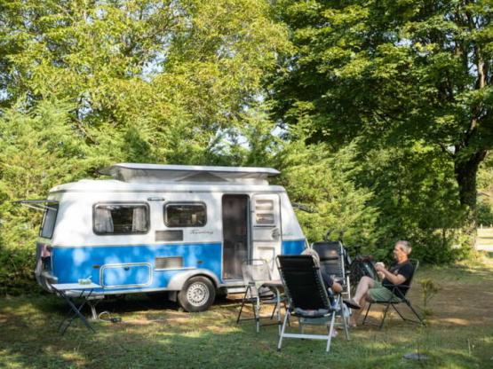 Forfait camping (emplacement, 2 personnes, 1 véhicule)