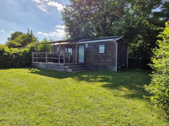 Mobil-Home Limousin Confort 30m² Vue lac (3ch-6pers)+terrasse couverte+TV