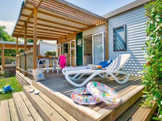 Mobil-home Confort 35m² 3 chambres + terrasse semi-couverte + TV + lave-vaisselle