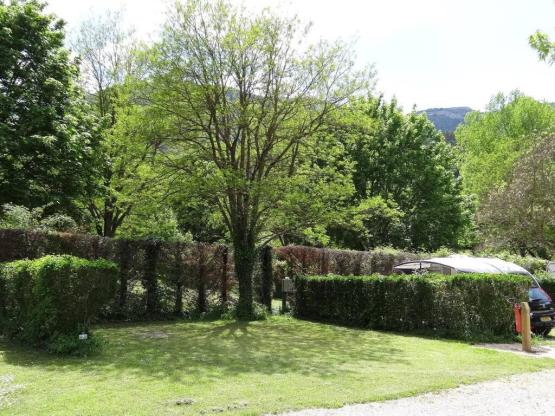 Emplacement + 2 personnes + voiture + tente ou caravane