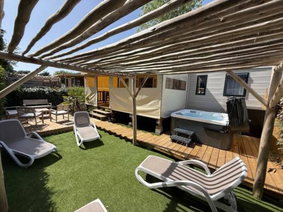 Mobil-home LUXE SPA climatisé - 3 chambres - 2 salles de bain - 2 WC (année 2019) - S