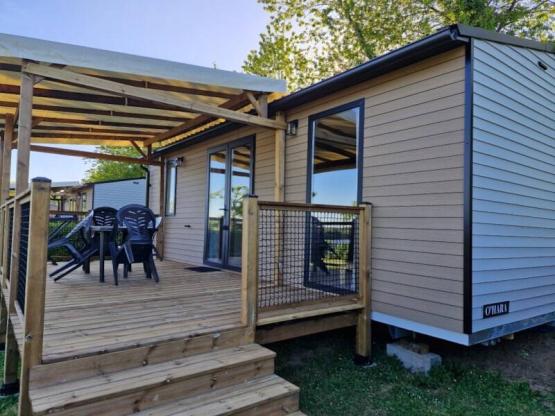 Mobil-home Aquitaine Premium vue Lac 29m² 2ch+terrasse couverte+ TV + lave-vaisselle +chiliennes