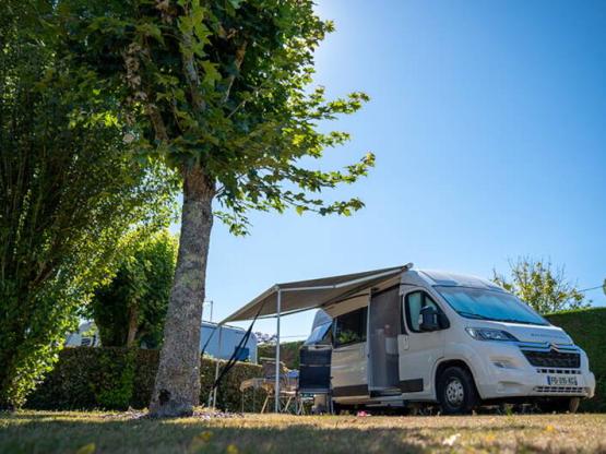 FORFAIT CONFORT 2 personnes + électricité 10 A + 1 véhicule