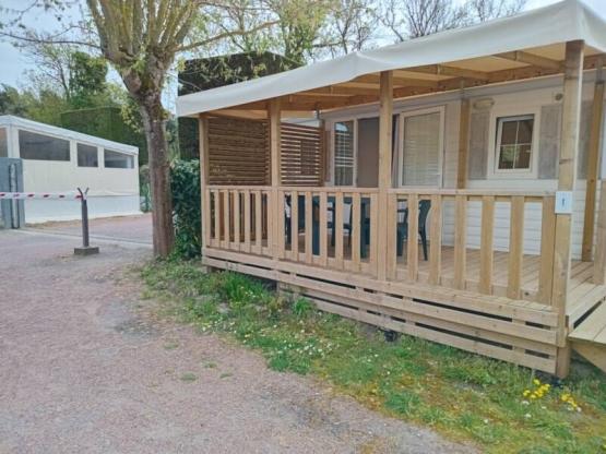 Mobil home emplacement 1 (proche de l'entrée)