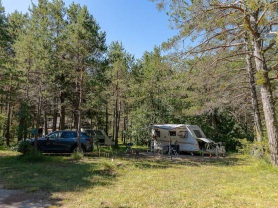 Emplacement camping + voiture