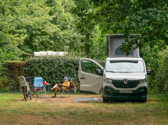 Forfait camping (emplacement, 2 personnes, 1 véhicule)