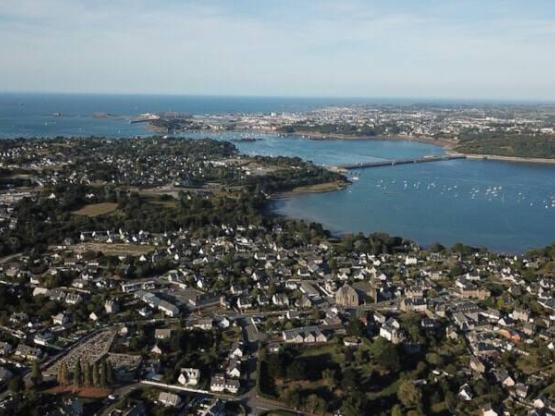 Forfait camping (emplacement, 2 personnes, 1 véhicule)
