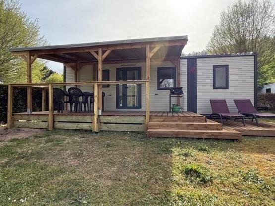 Mobil-home Confort 27m² / 2 chambres (2/4pers) + TV + Terrasse couverte (Bord de rivière)