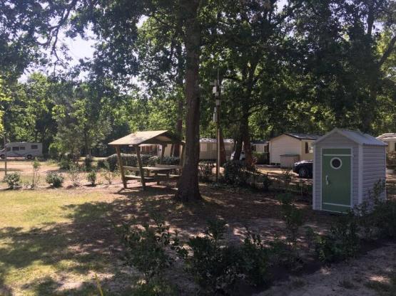 Forfait emplacement Privilège - Electrcité 16A + table + eau + abris de rangement