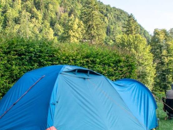 Forfait camping (emplacement, 2 personnes, 1 véhicule)