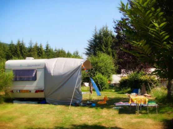 C011 Emplacement caravane + voiture + electricité
