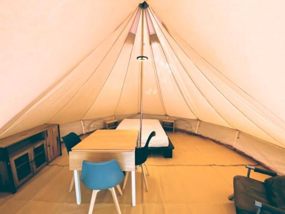 Lodge toilé dans les bambous 4p