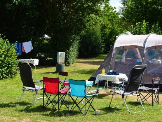 Natuurplaats 100 / 150m² (1 tent, 1 caravan of 1 camper) + water