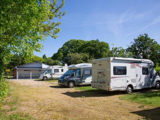 Offre spéciale sur aire de Camping-car /court-séjour: Emplacement/nuit comprenant 2 pers+elect10A-
