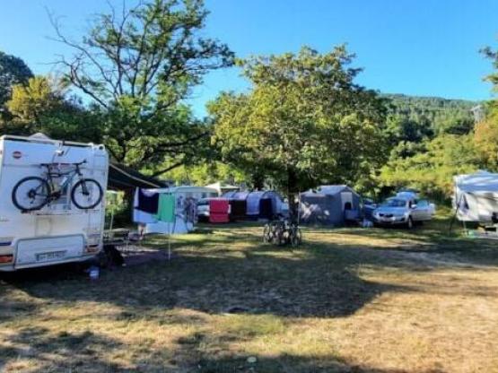 Forfait emplacement (2 personnes, 1 véhicule, 1 installation)